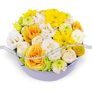 Твой апрель - коробка с желтыми кустовыми розами и хризантемами